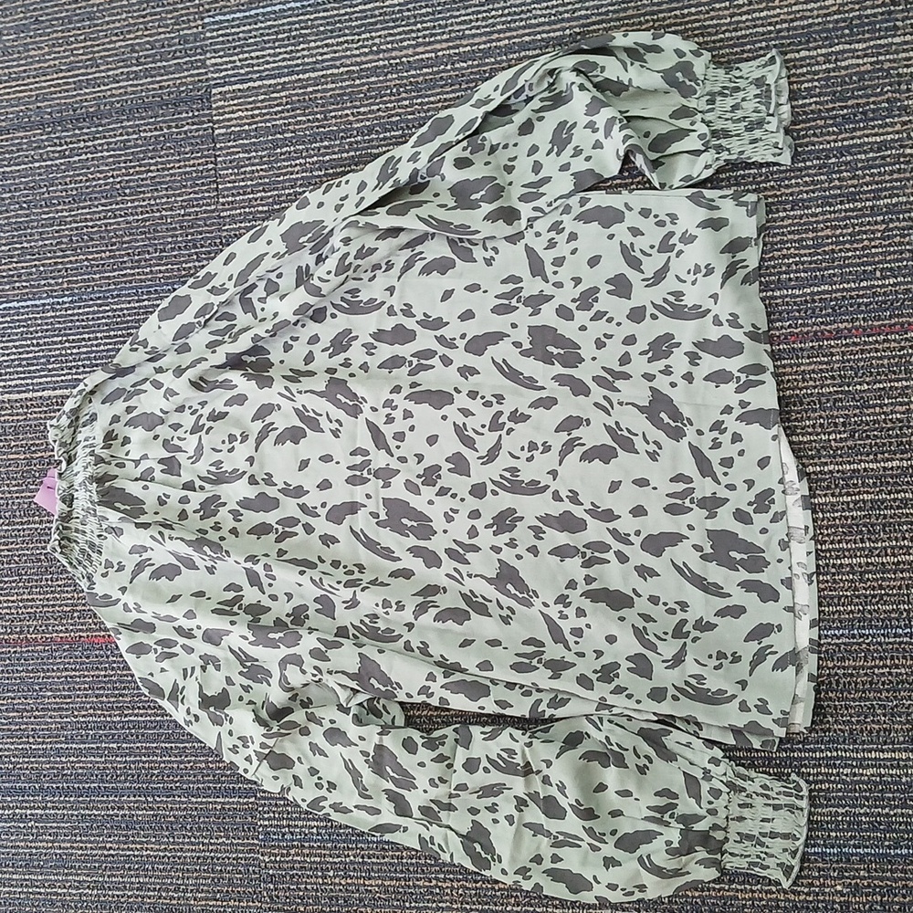 Nwt LASCANA Smocked Blouse Top Green Size Medium - Picture 8 of 8